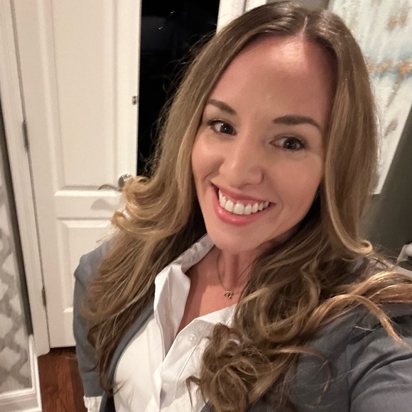 Meet your Posher, Stephanie - Picture 2 of 2